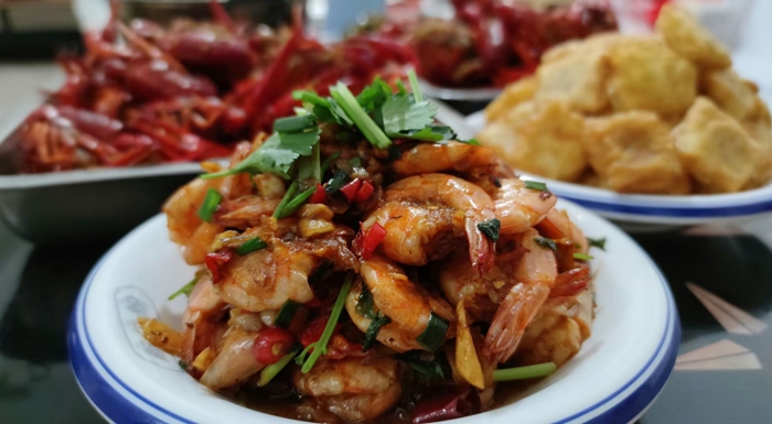  周末拒做白飯人，來道香辣蝦吧
