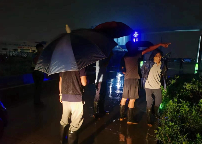 緊急開泵排澇，北滘水利人全力防汛