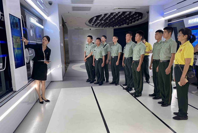助力揚(yáng)帆新征程！陳村組織退役軍人參觀企業(yè)游學(xué)