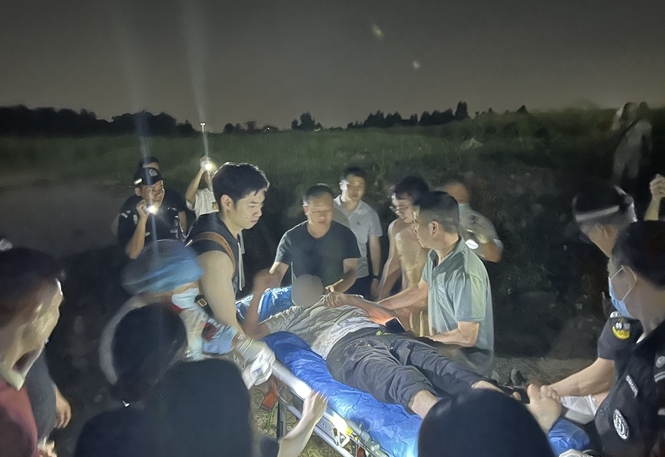 接力34小時，大良民警在荒野尋回83歲迷路老伯