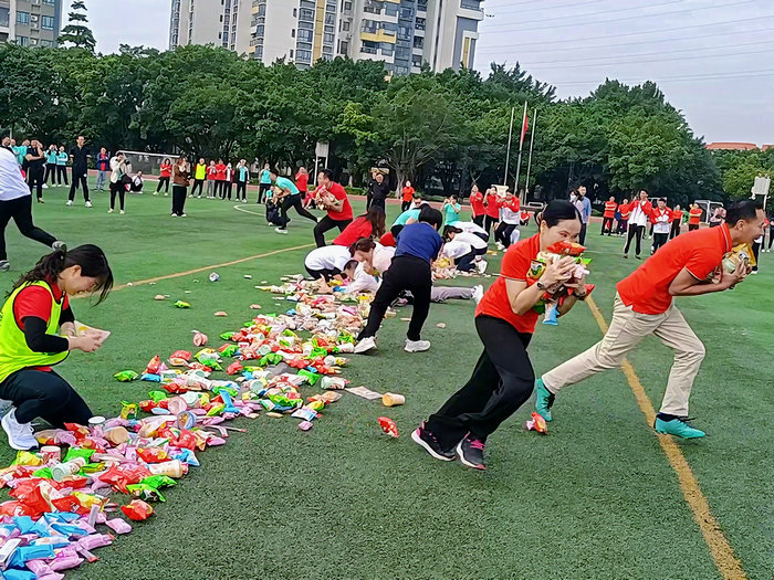 零食大戰(zhàn)、8字跳繩、九宮格射門(mén)……大良這場(chǎng)運(yùn)動(dòng)會(huì)趣味滿(mǎn)滿(mǎn)！