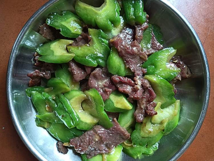 自制涼瓜炒牛肉，好吃又下飯！