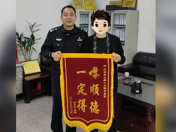 錦旗、手寫(xiě)感謝信！“走心”的感謝送給用心的他們