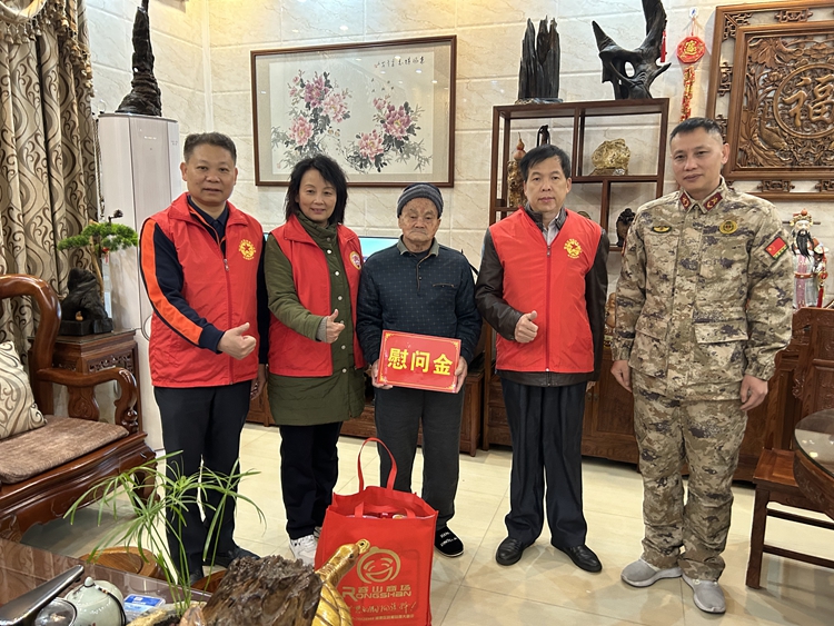冬日寒意濃，關愛暖人心！杏壇開展春節慰問主題活動