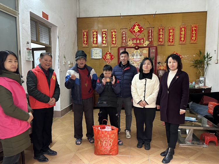杏壇：走訪慰問送溫情，關(guān)懷牽掛記心間