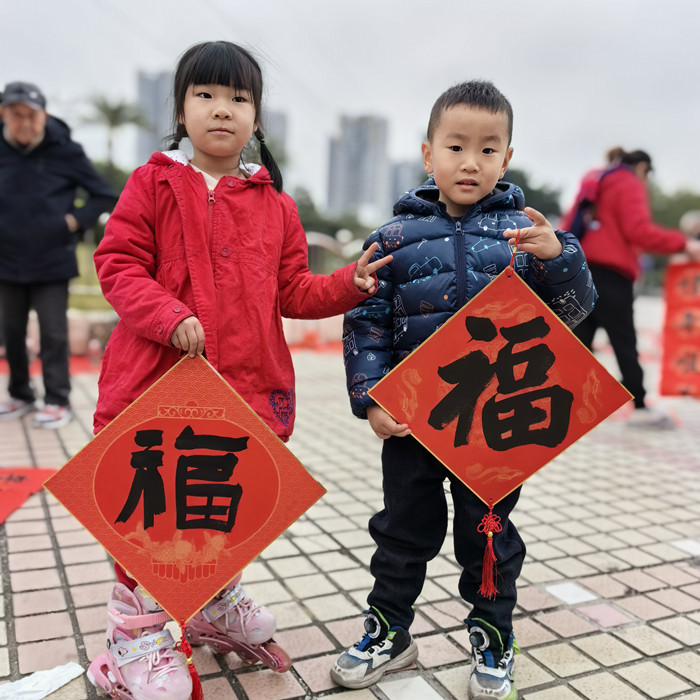 寫揮春送祝福，杏壇迎新年氛圍感“拉滿”了