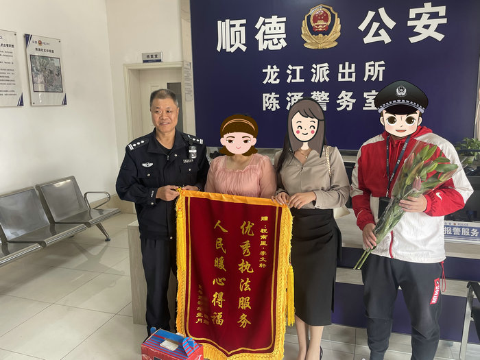 女子突發抽搐昏迷，警車開路送醫獲錦旗、感謝信