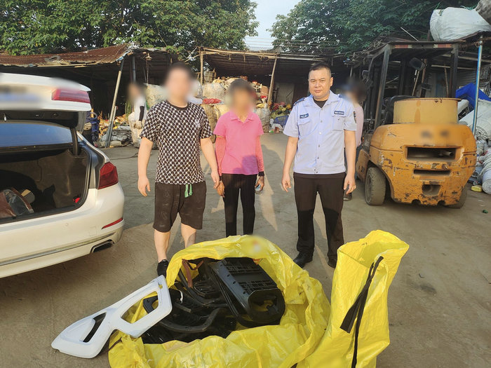 龍江：他在廢品山中為市民挽回2萬元損失