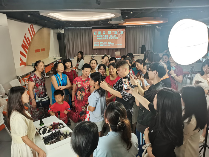 陳村：公益盤發(fā)點新妝，新就業(yè)群體展風采
