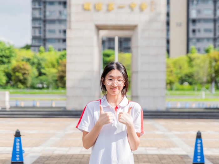 順德一中吳敏瑜：狂“啃”5本書做國際律師