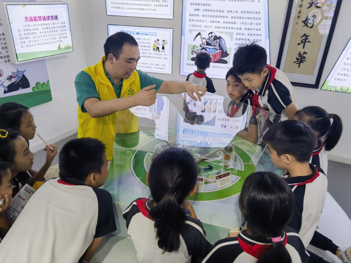 綠色無毒，勒流組織學生走進禁毒教育園地