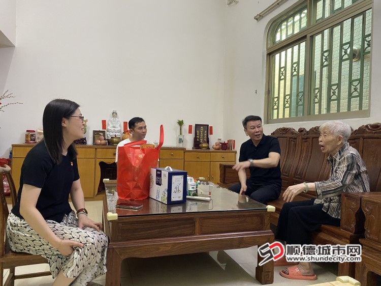 陳村開展走訪慰問活動(dòng)，紅色九月替烈士看家屬