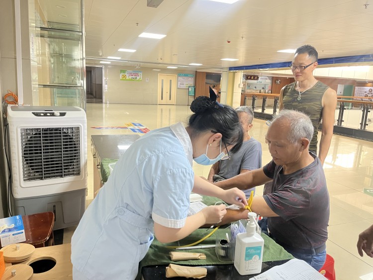 關愛老兵，杏壇為優撫對象送醫送藥