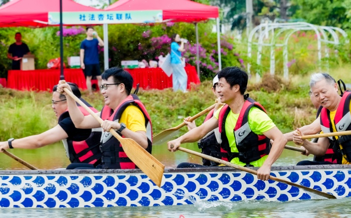 助力順德“百千萬(wàn)”，政協(xié)委員江義體驗(yàn)龍舟文化