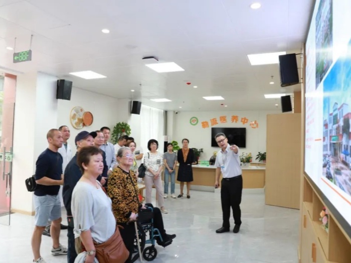 僑胞走進勒流醫養中心，共探智慧養老