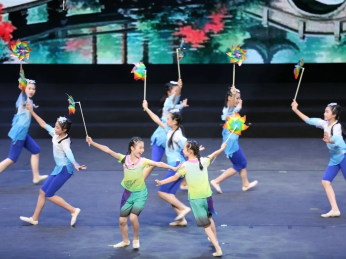 勒流小戲骨大放異彩！市藝術節上狂攬19個獎項