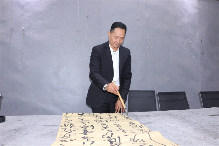 翰墨勒流 薪火相傳|吳少隆：書壇“社牛”，潛心書畫傳承