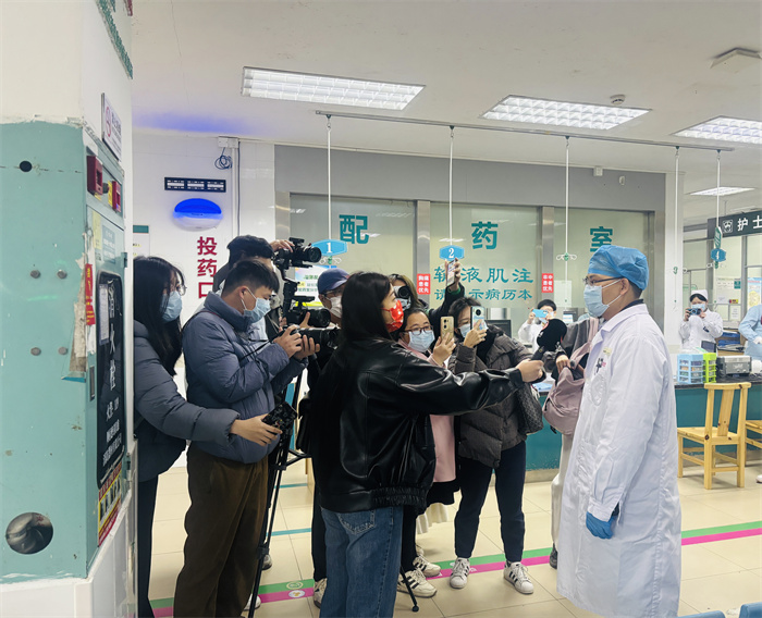 120調度員憑敲打聲救助失語患者，背后離不開他們
