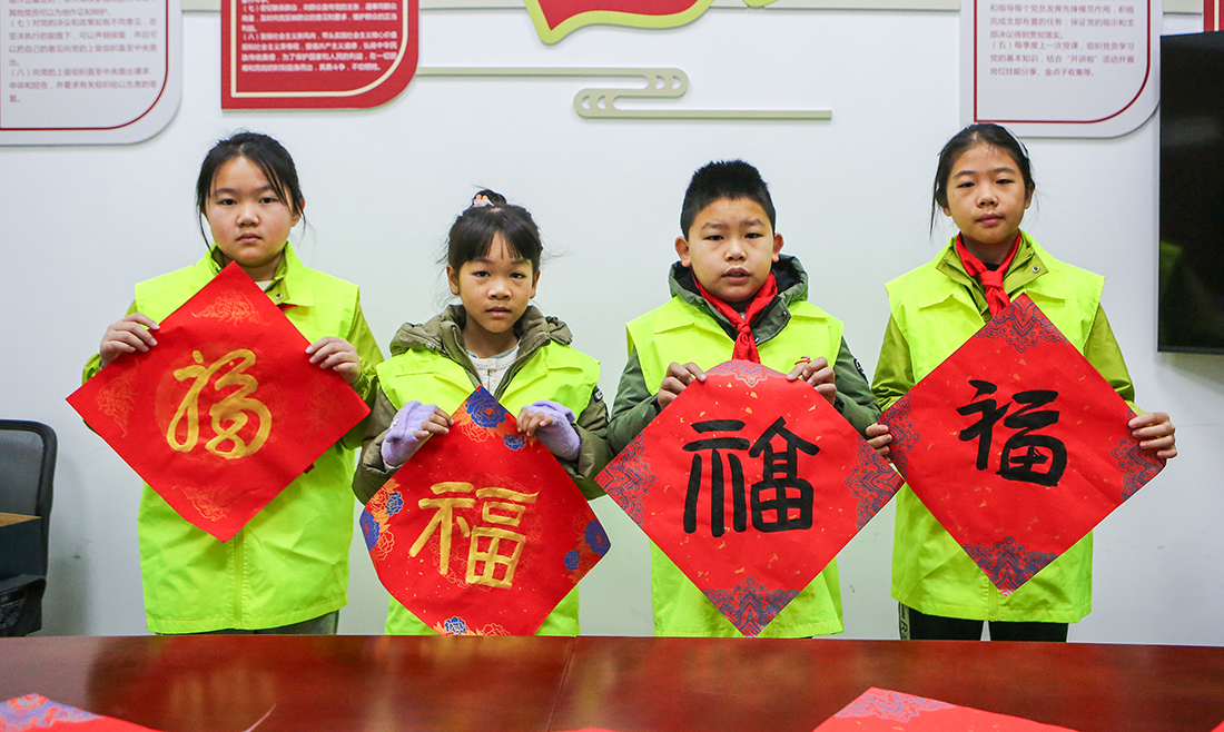 126份愛心禮包，141副新春對聯，75顆志愿熱心為善護航！