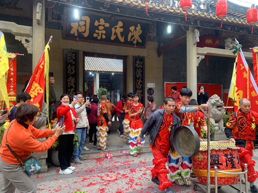 非遺煥新年味更悠，樂從上華舉辦艾勝巡游