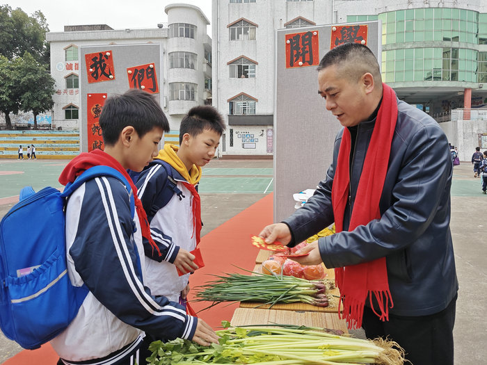 開學還能領“紅包”啦！龍江里海學校溫馨而燦爛