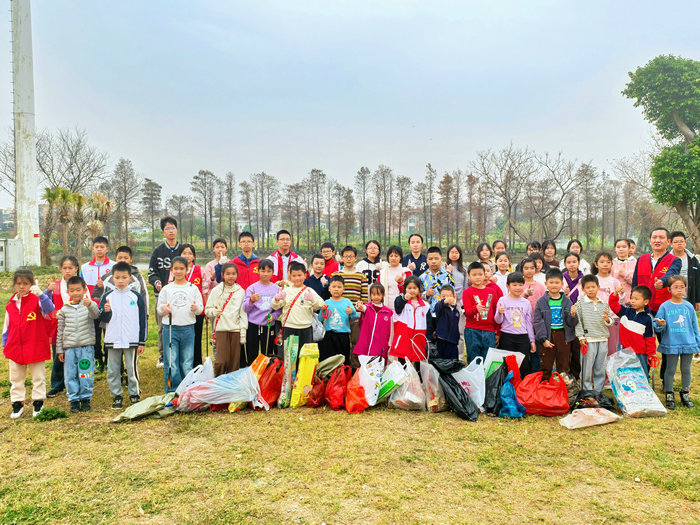 濱江公園一鍵“清”新！倫教超100人共護河畔美→