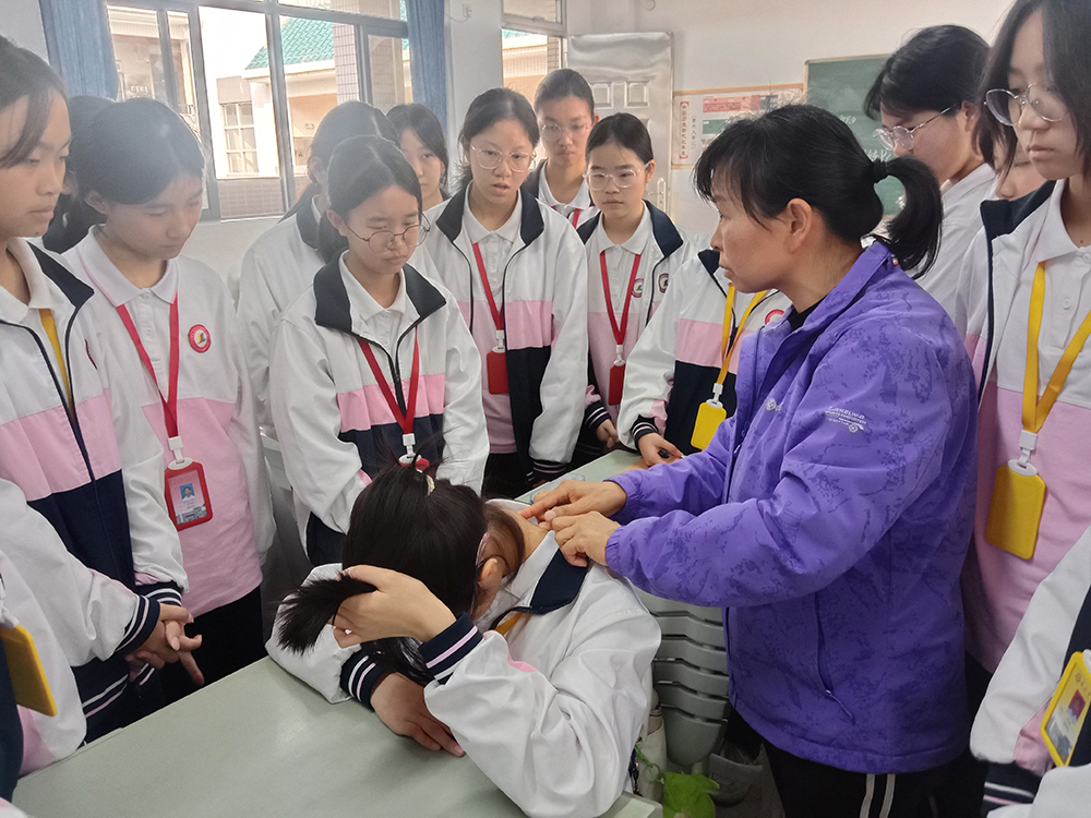 八段錦配養(yǎng)生錘，龍園掀起 “中醫(yī)熱”！