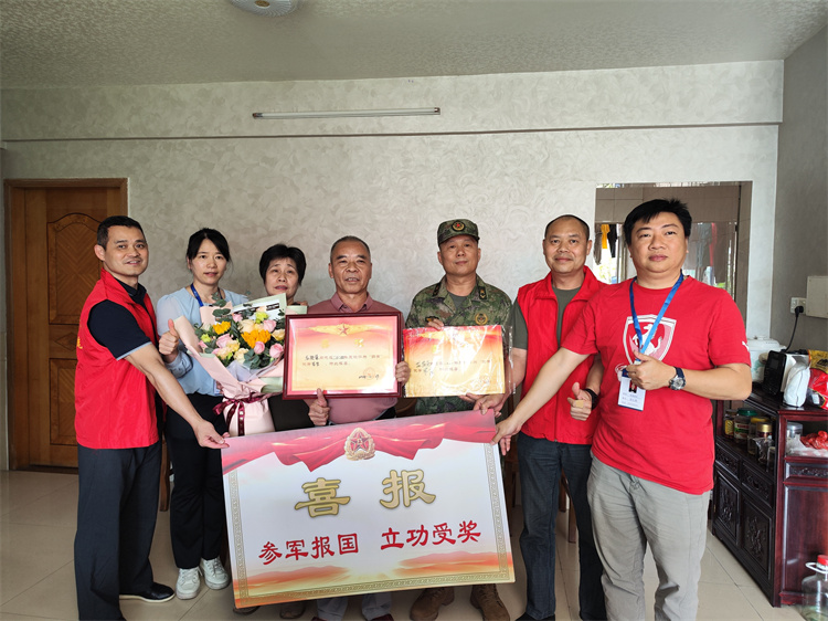 送喜報啦！勒流媽媽拍下兒子“軍功狀”