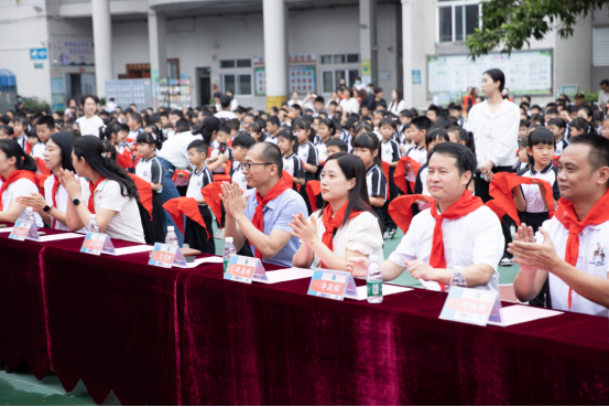 容桂小學萌娃戴上紅領巾：入隊儀式藏著最暖的成長接力