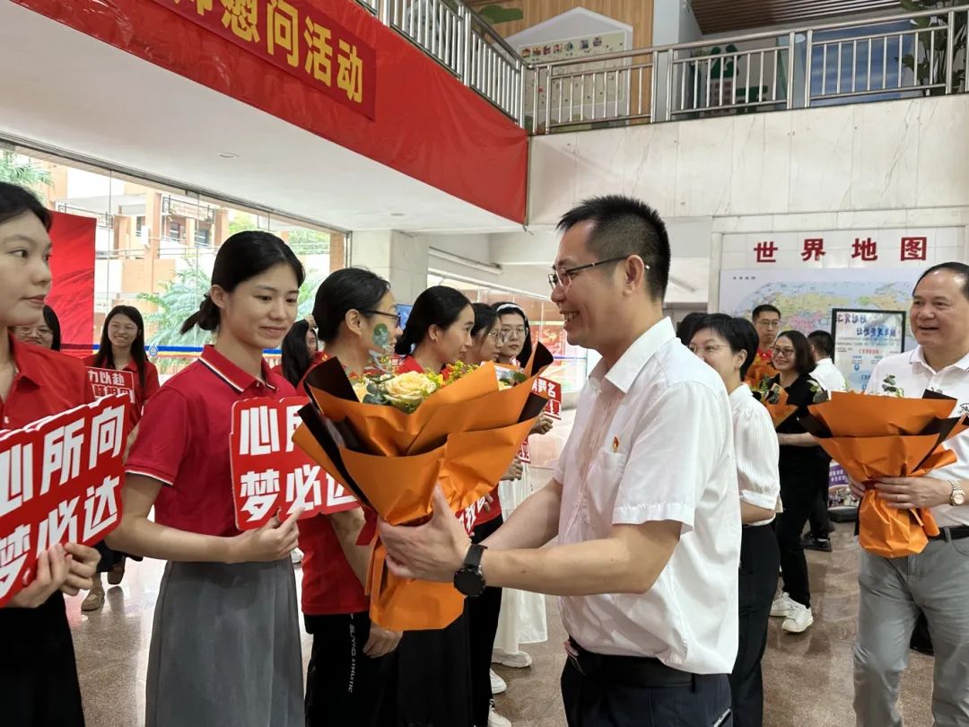 暖人心扉，激勵奮進！倫教開展關愛初三教師慰問活動