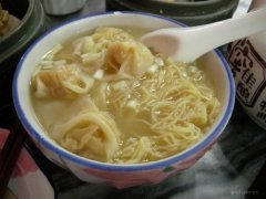 在順德吃一碗正宗港式云吞面