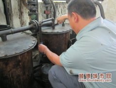 突擊檢查時(shí)，新塘工業(yè)區(qū)一針織廠黑煙滾滾