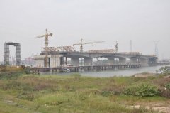 建設(shè)中的樂龍大橋