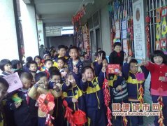 師生家長共參與，學生義賣作品幫困