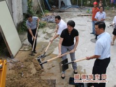 書記、鎮長帶隊　全民大清潔開始了