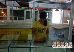 辭舊迎新，舊觀光市場引街坊拍照留念