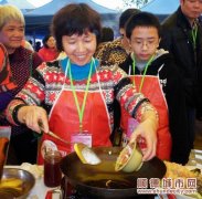 師奶掌勺秀廚藝，村居書記當評委