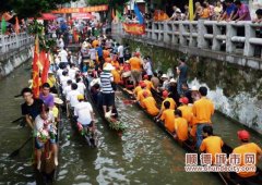 戰(zhàn)前熱身！60條龍舟集結(jié)龍眼村