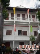 百年老校生死歷劫，三十年后重回人間