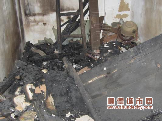 雜貨間被燒幾個(gè)月后，依然如初