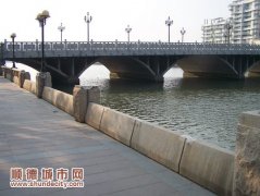 400斤花崗巖石欄被誰(shuí)“吹”走了？
