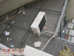 高檔小區里違建玻璃長廊　業主擔心安全沒保障