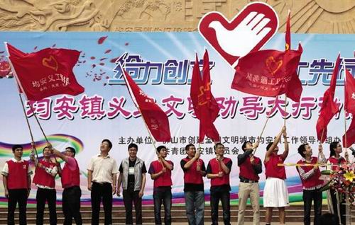 街頭和商鋪，“創(chuàng)文”宣傳“根據(jù)地”