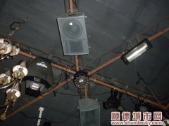 樓下夜夜笙歌，樓上不堪噪聲