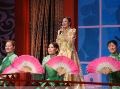 九十歲老太賞粵曲，元宵有滋味
