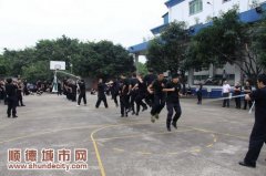 110名警員運動場上賽風姿