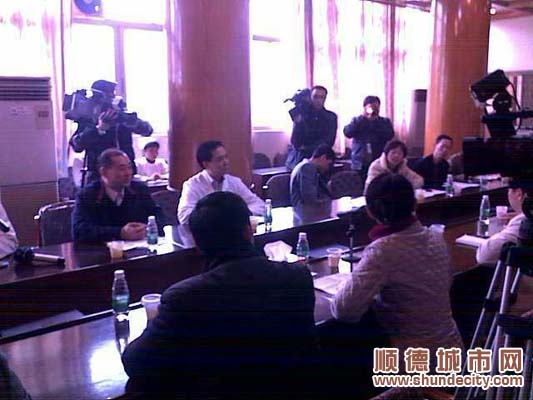 大客車翻倒南二環勒流路段，32名乘客受傷