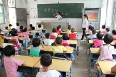 西海小學(xué)感恩教育主題班會(huì)