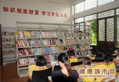 社區(qū)贈書，玩起“四兩撥千斤”