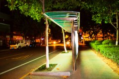 候車亭，回家的路